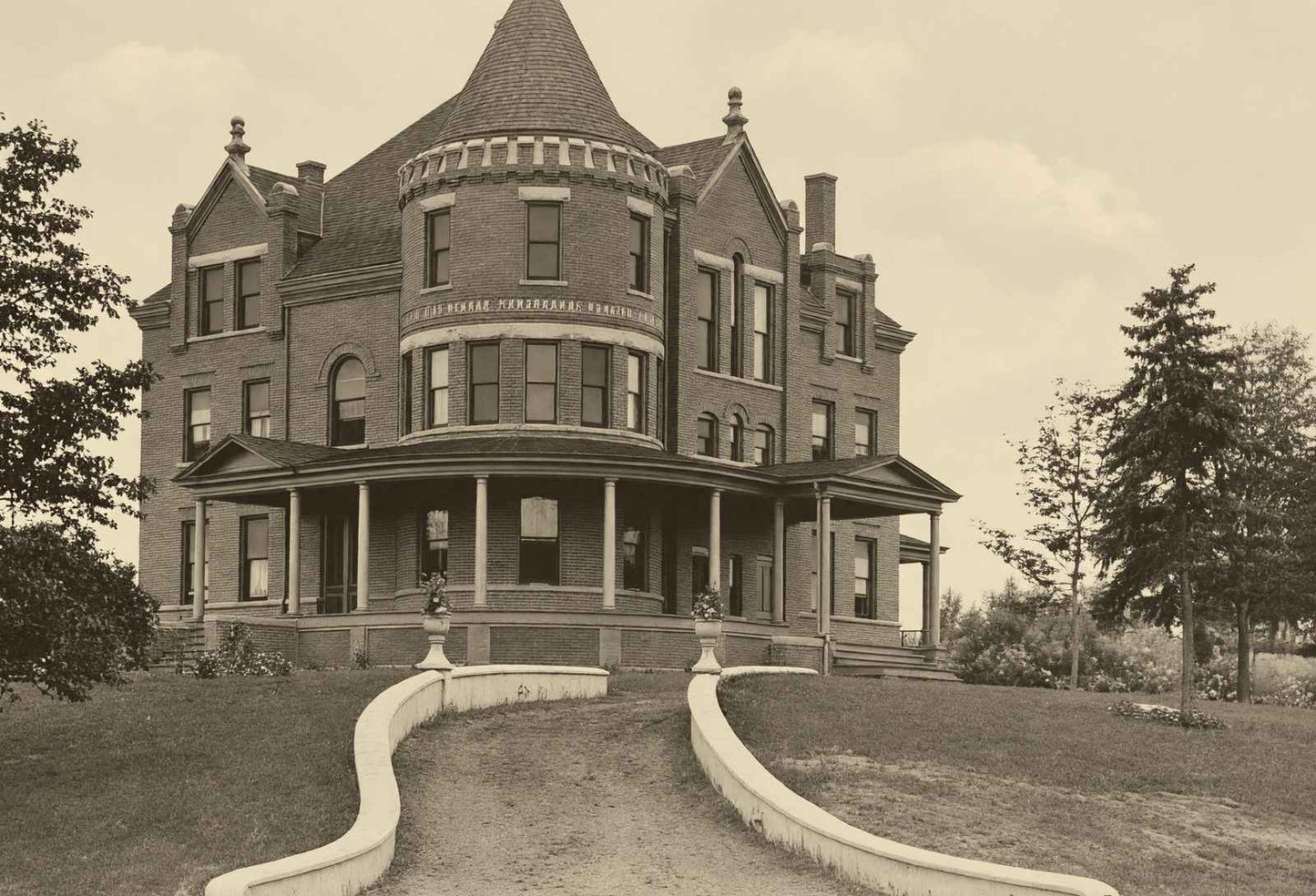 Eleanor Moore Hospital Boone Iowa in 1905 Vintage Photo Print (7 Sizes)