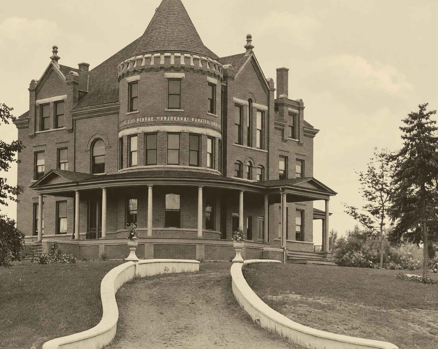 Eleanor Moore Hospital