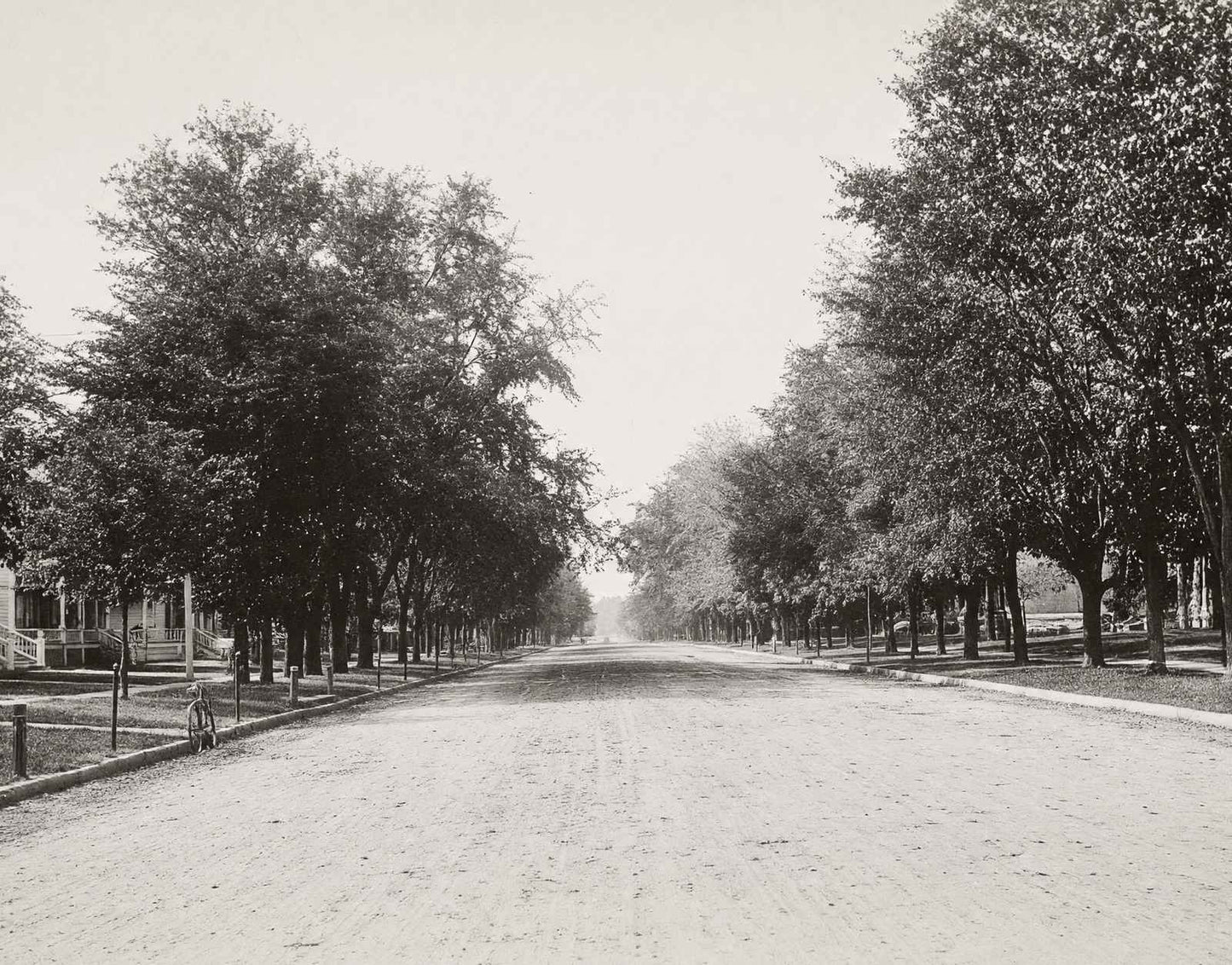 Fifth Avenue Clinton Iowa in 1905 Vintage Photo Print (7 Sizes) - Reproduction