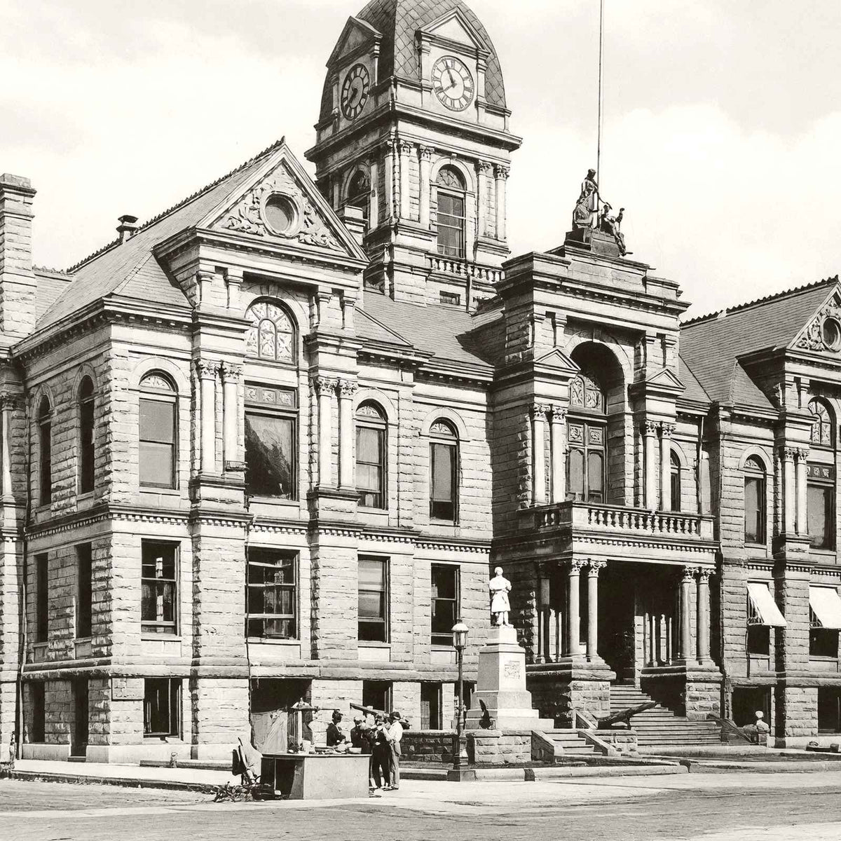 Hancock County Court House in Findlay, Ohio, 1906 Vintage Photo (7 Sizes)