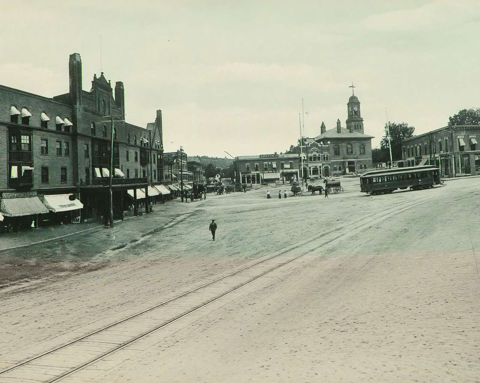 Tremont Square in Claremont in 1905 vintage photo
